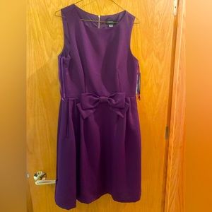 Never worn Tahari “dressy” dress, size 10